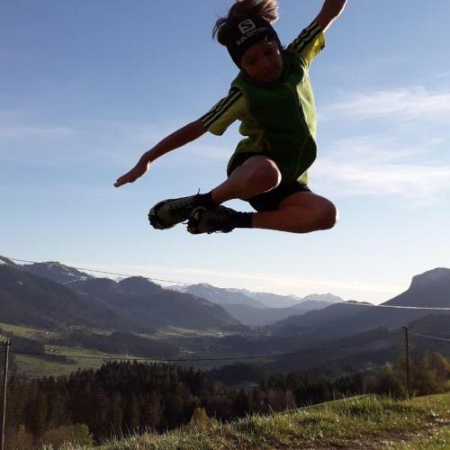 Hochsprung im Gebirge