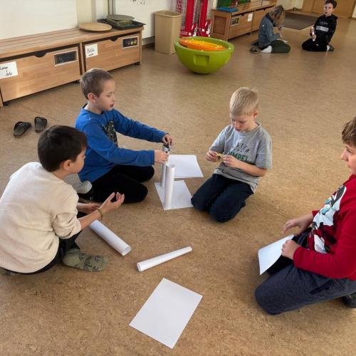 Turm aus Papier