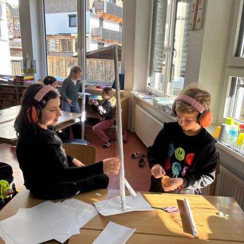 Turm aus Papier