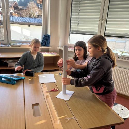 Turm aus Papier