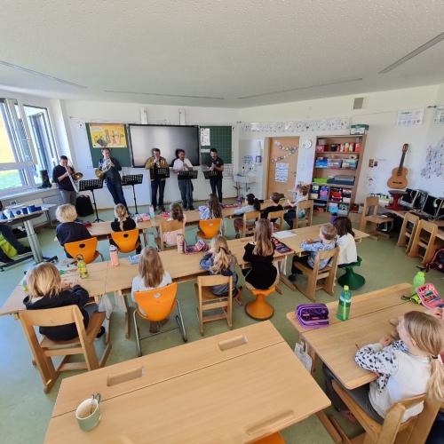 Instrumente für Bläserklasse