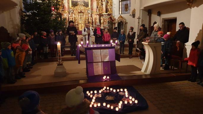 © Christine Hoschek Kinderrorate in der Pfarrkirche Scheffau