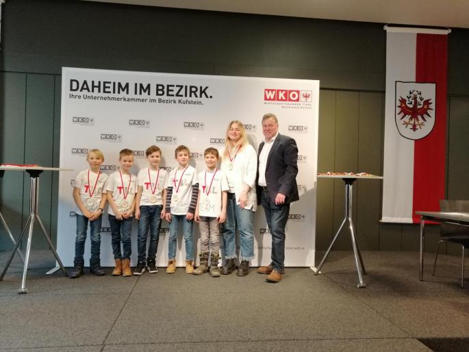Projekt KiWi Gruppe Jungs bei Vergabe der Medaillen