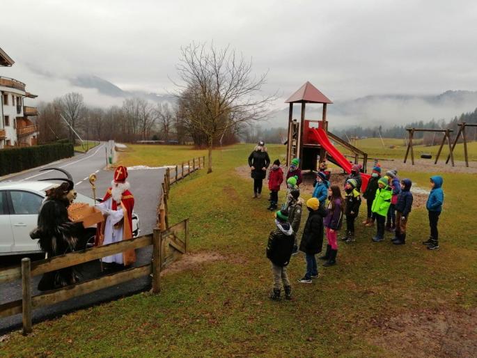 Nikolausbesuch in Schule und Kiga