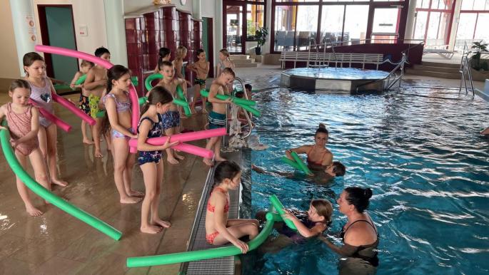 schwimmen erste und zweite Klasse